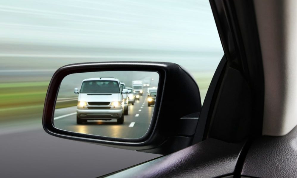 8 Tips To Adjust Your Car Mirrors Correctly, Mirror Used In Car Side