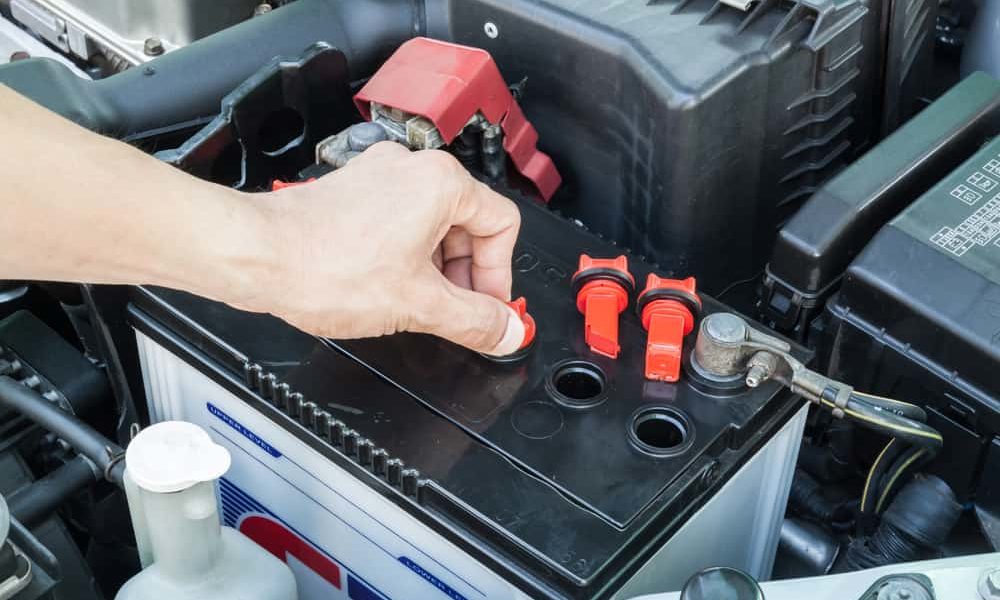 how does a car battery work