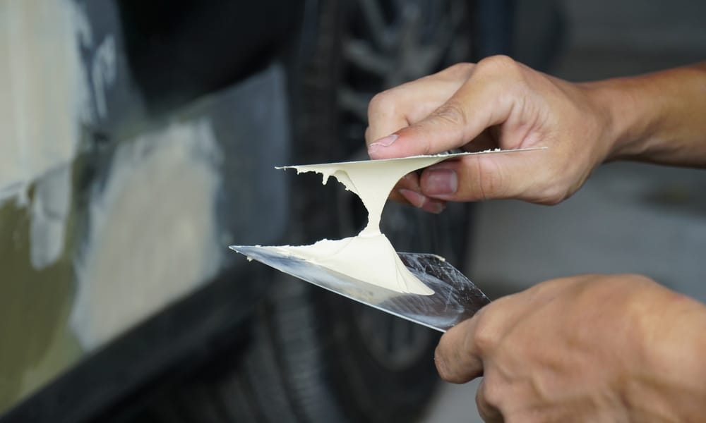 Use a Smooth Putty to Fill Up the Scratches